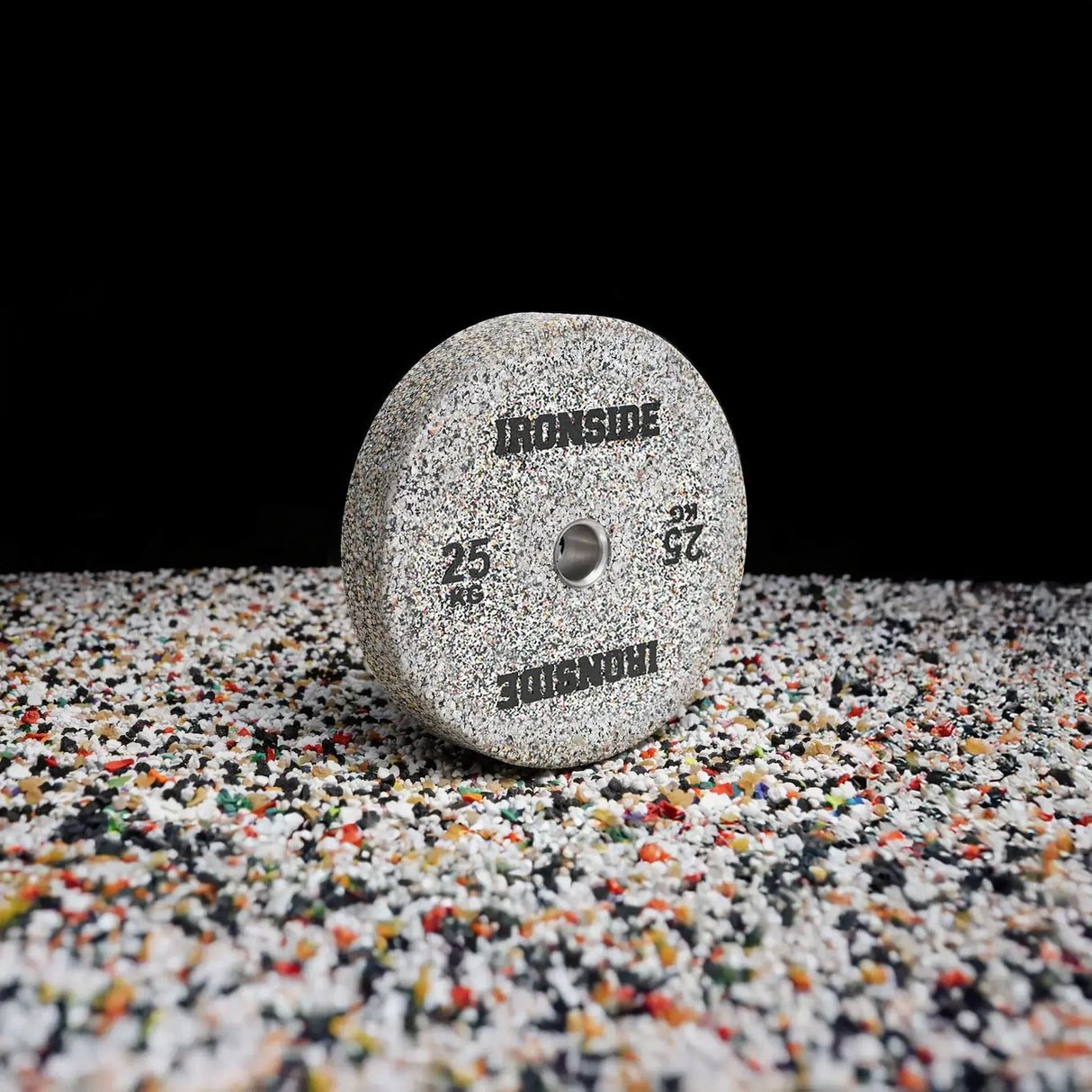 IRONSIDE Grind bumper plate recycled rubber texture close-up