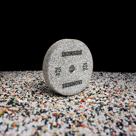 IRONSIDE Grind bumper plate recycled rubber texture close-up